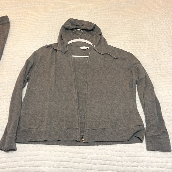 Like New- Soma Wknd Zip Hoodie M & Sweatpants Jogger L Lounge Sweatsuit Set SOFT - Picture 4 of 11